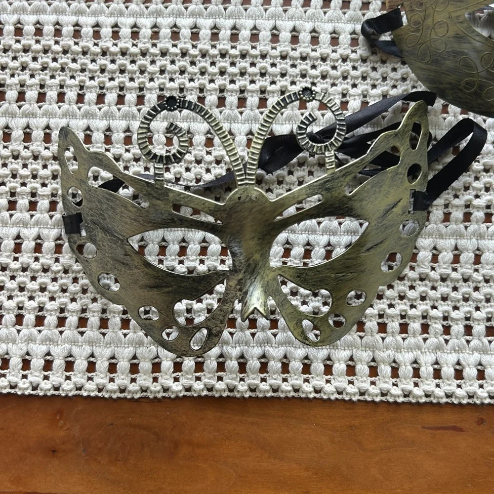Gold Butterfly and Venetian Mask Set Easy Tie Ribbons Resin Plastic Comfortable